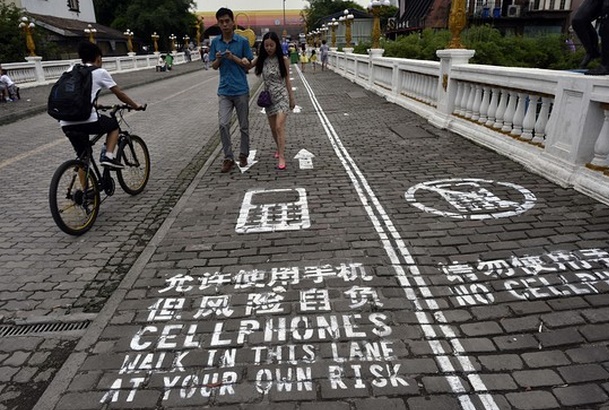 Chinese city with separate sidewalks for mobile addicts