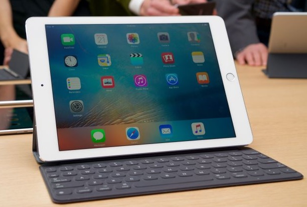 Apple launches iPad Pro with a smaller 9.7 inch screen