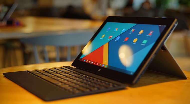 Remix ultra-tablet : Surface-look alike Android tablet