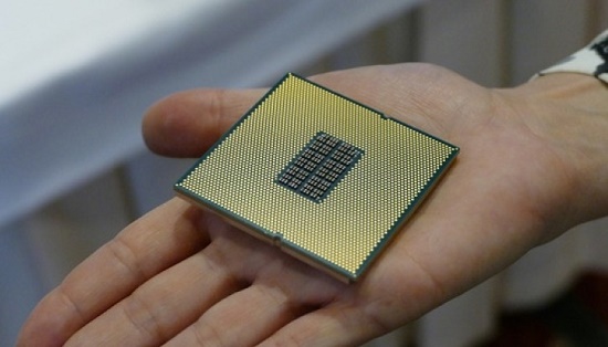 Qualcomm launches its first socketed enterprise CPU