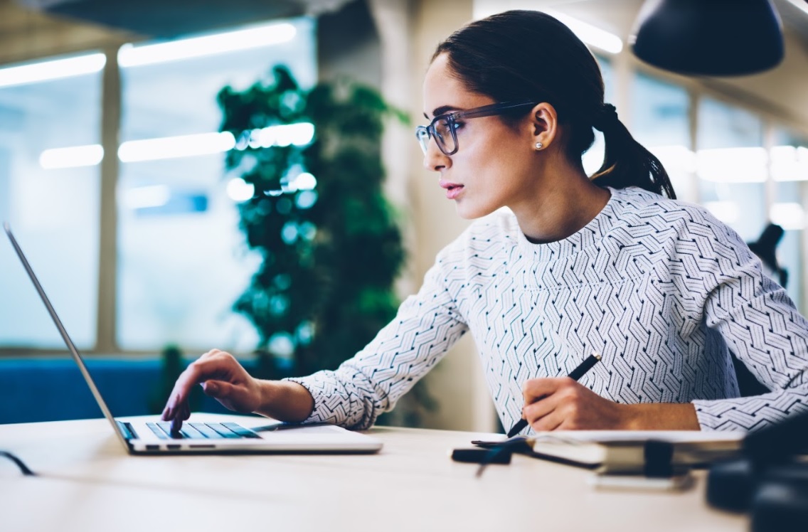 security-lady-using-laptop